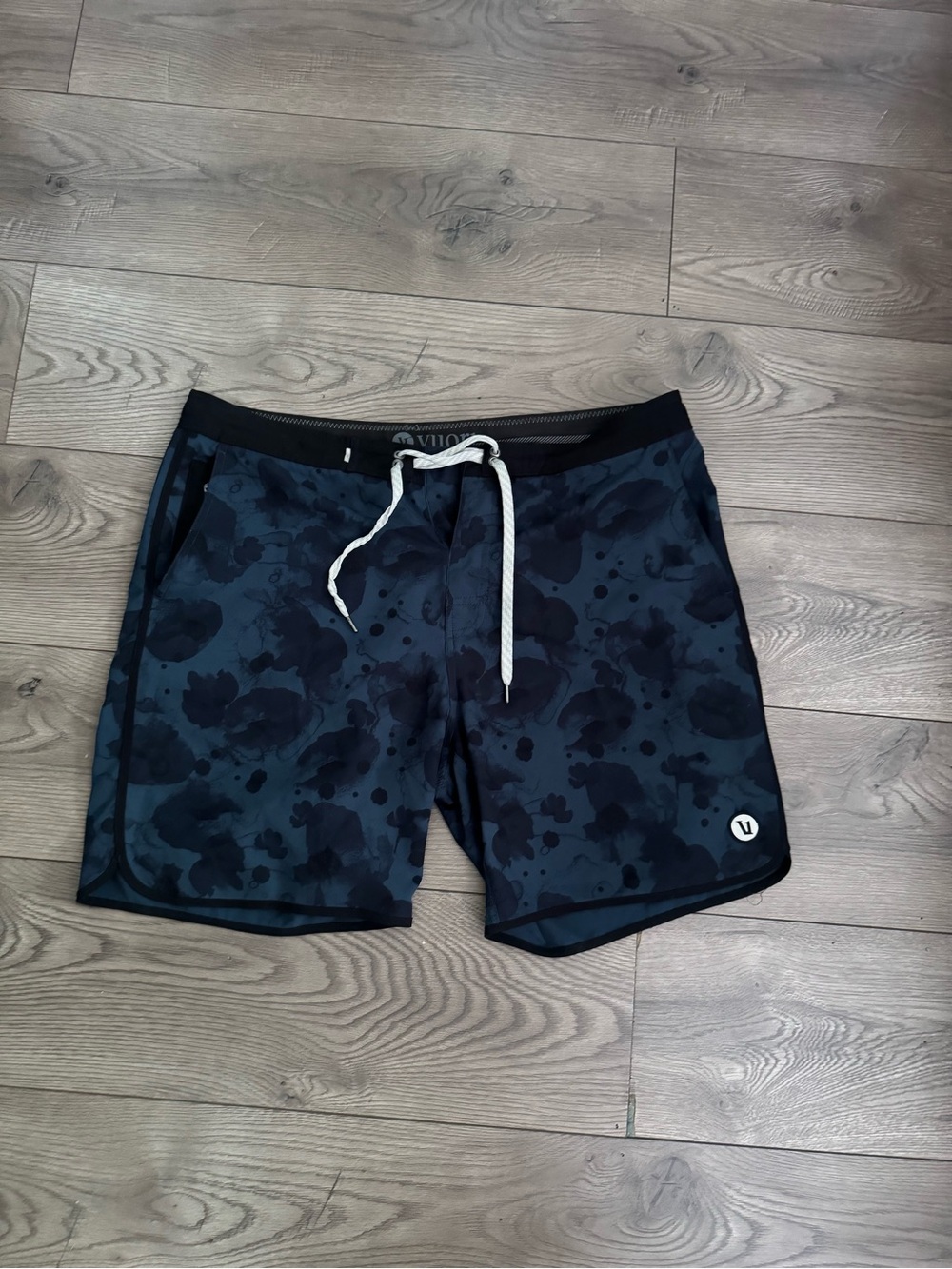 Vuori Men’s Size 2XL Dark Navy Swim Trunks Shorts EUC